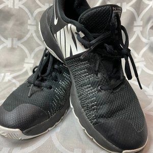 Youth Nike Baskeball Shoe "Hustle"